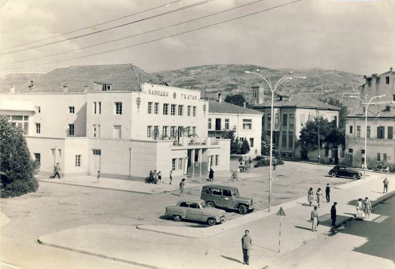 Народниот театар на разгледница од 1960 година