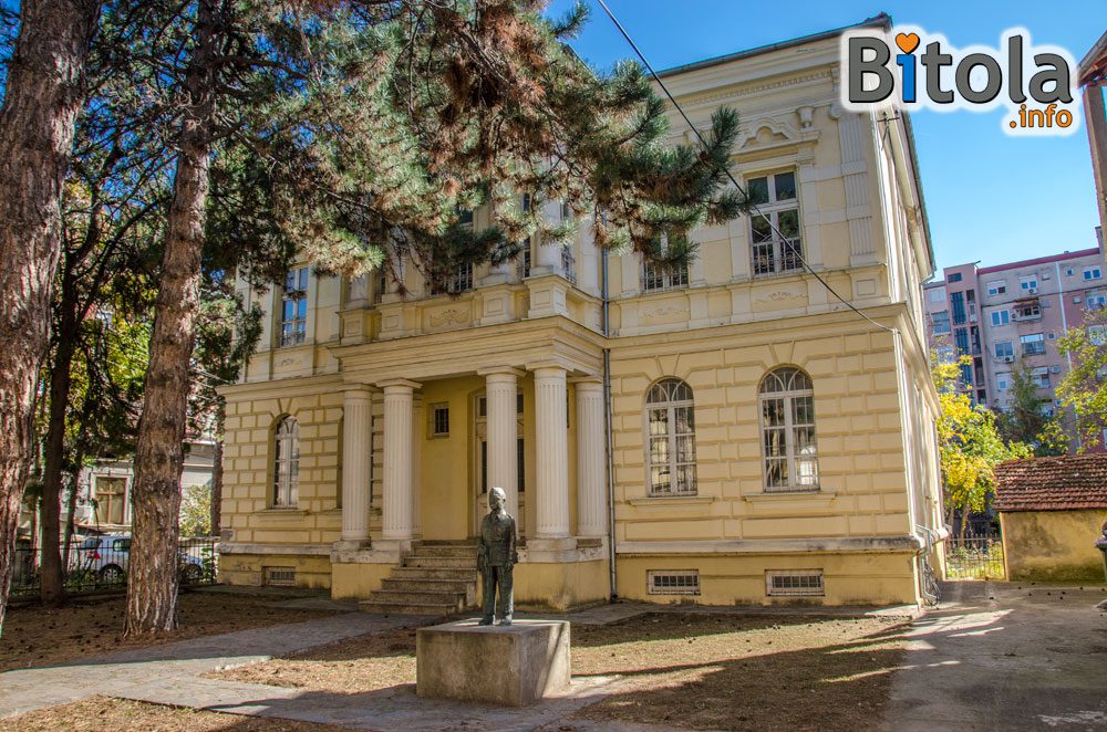 Споменик на пионер – Курир